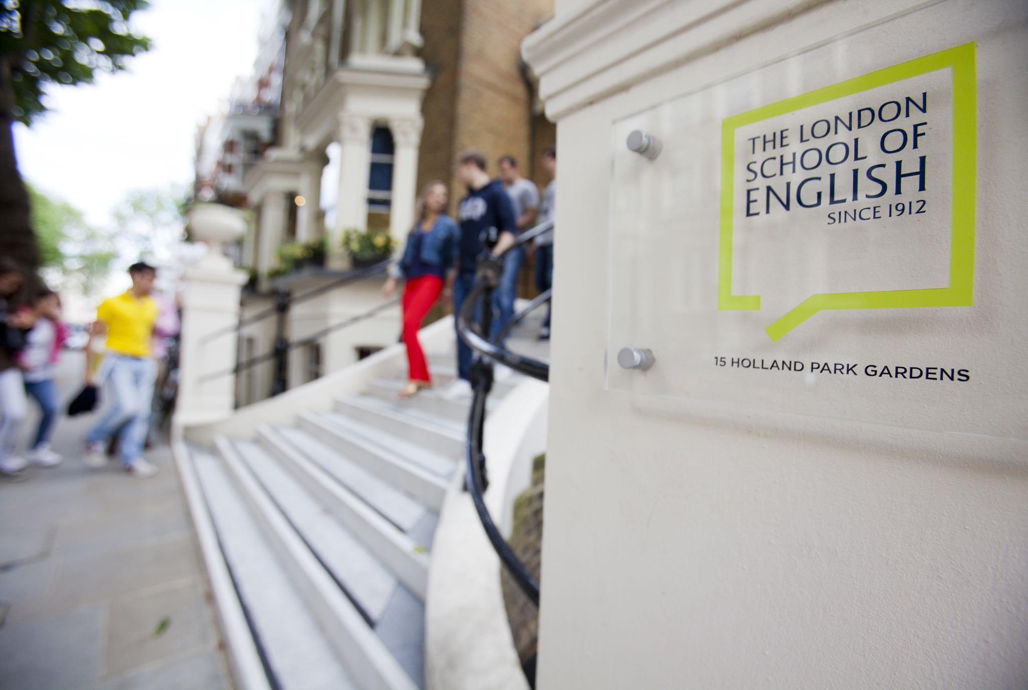 English school open to face to face classes - Nacel English School London